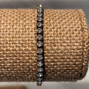 Francesca’s Collections Linear Prong Rhinestones Elastic Gold-tone Tennis Bracel